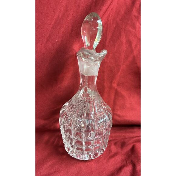 Duncan Miller Glass "Pineapple" Diamond Point Cruet Bottle 7" Tall with Stopper - Picture 2 of 6
